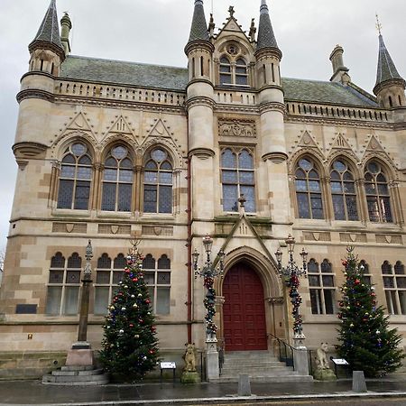 No 10 Immaculate City Centre, Top Floor 2 Bed Flat With Free Parking Inverness Buitenkant foto