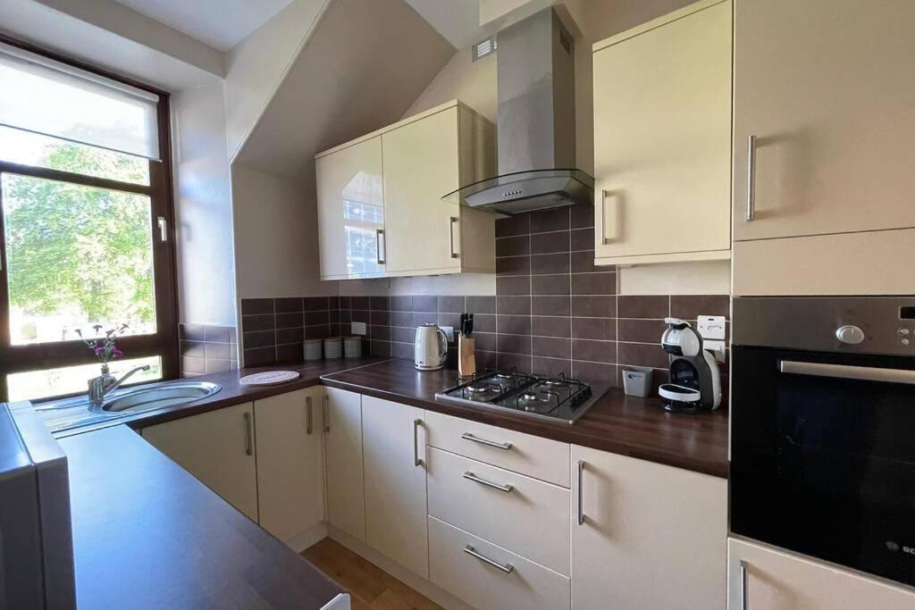 No 10 Immaculate City Centre, Top Floor 2 Bed Flat With Free Parking Inverness Buitenkant foto