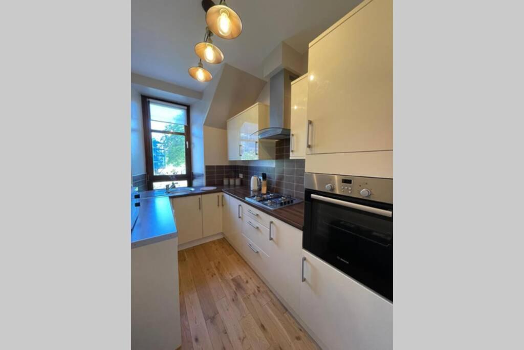 No 10 Immaculate City Centre, Top Floor 2 Bed Flat With Free Parking Inverness Buitenkant foto