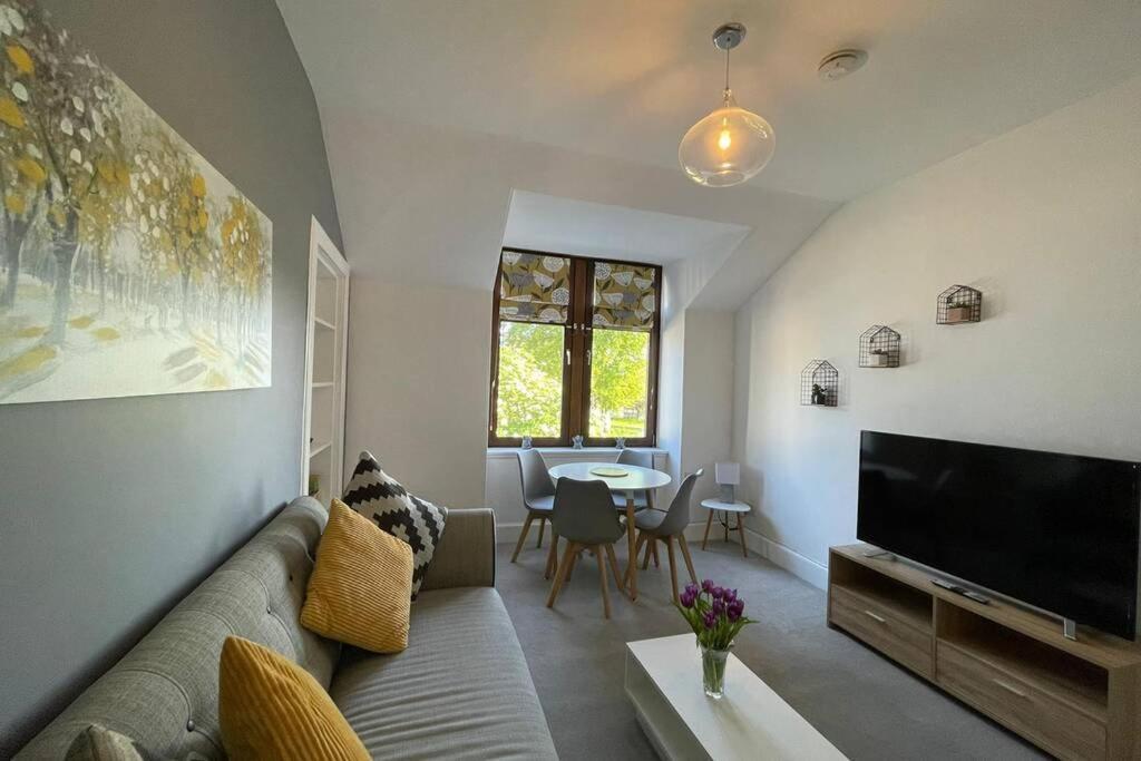 No 10 Immaculate City Centre, Top Floor 2 Bed Flat With Free Parking Inverness Buitenkant foto