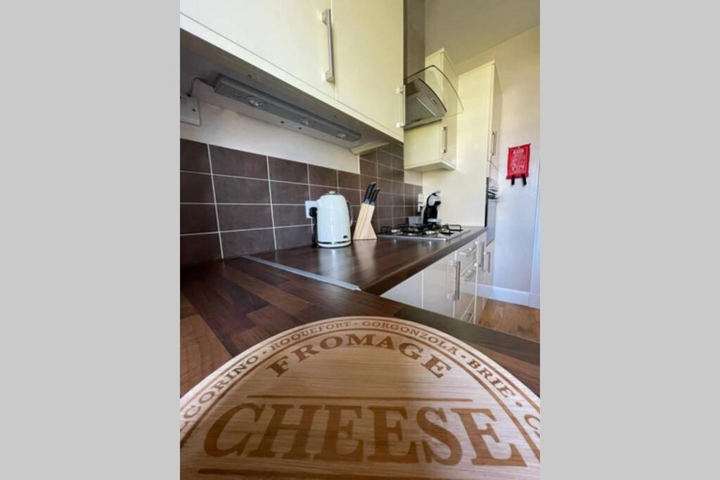 No 10 Immaculate City Centre, Top Floor 2 Bed Flat With Free Parking Inverness Buitenkant foto